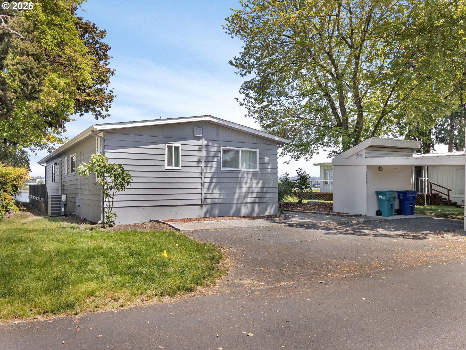 2201 N MENZIES DR