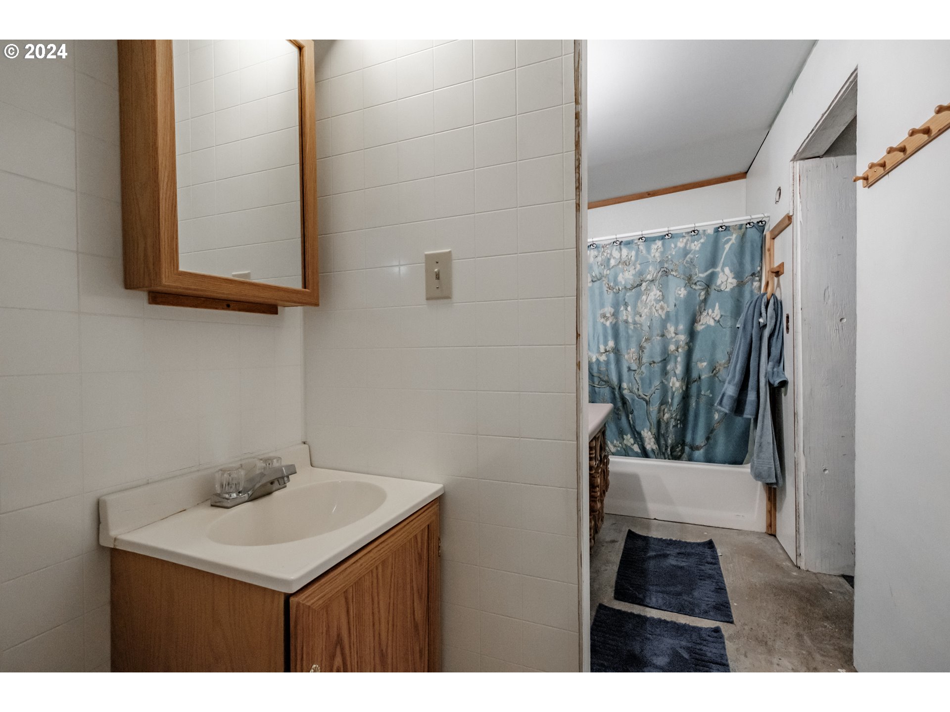 Portland, Oregon 97236, United States, 3 Bedrooms Bedrooms, ,2 BathroomsBathrooms,Residential,Active,52002