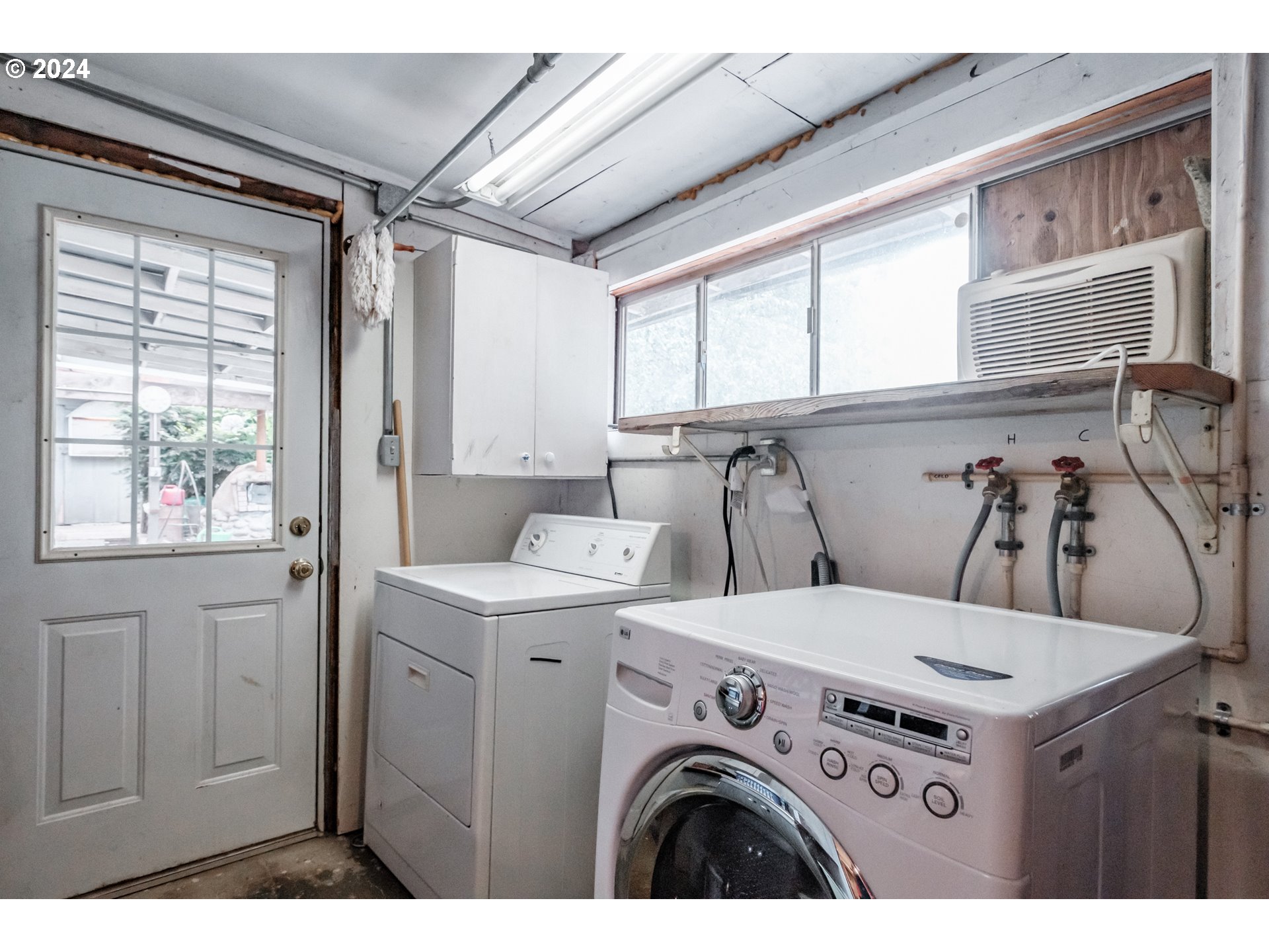 Portland, Oregon 97236, United States, 3 Bedrooms Bedrooms, ,2 BathroomsBathrooms,Residential,Active,52002