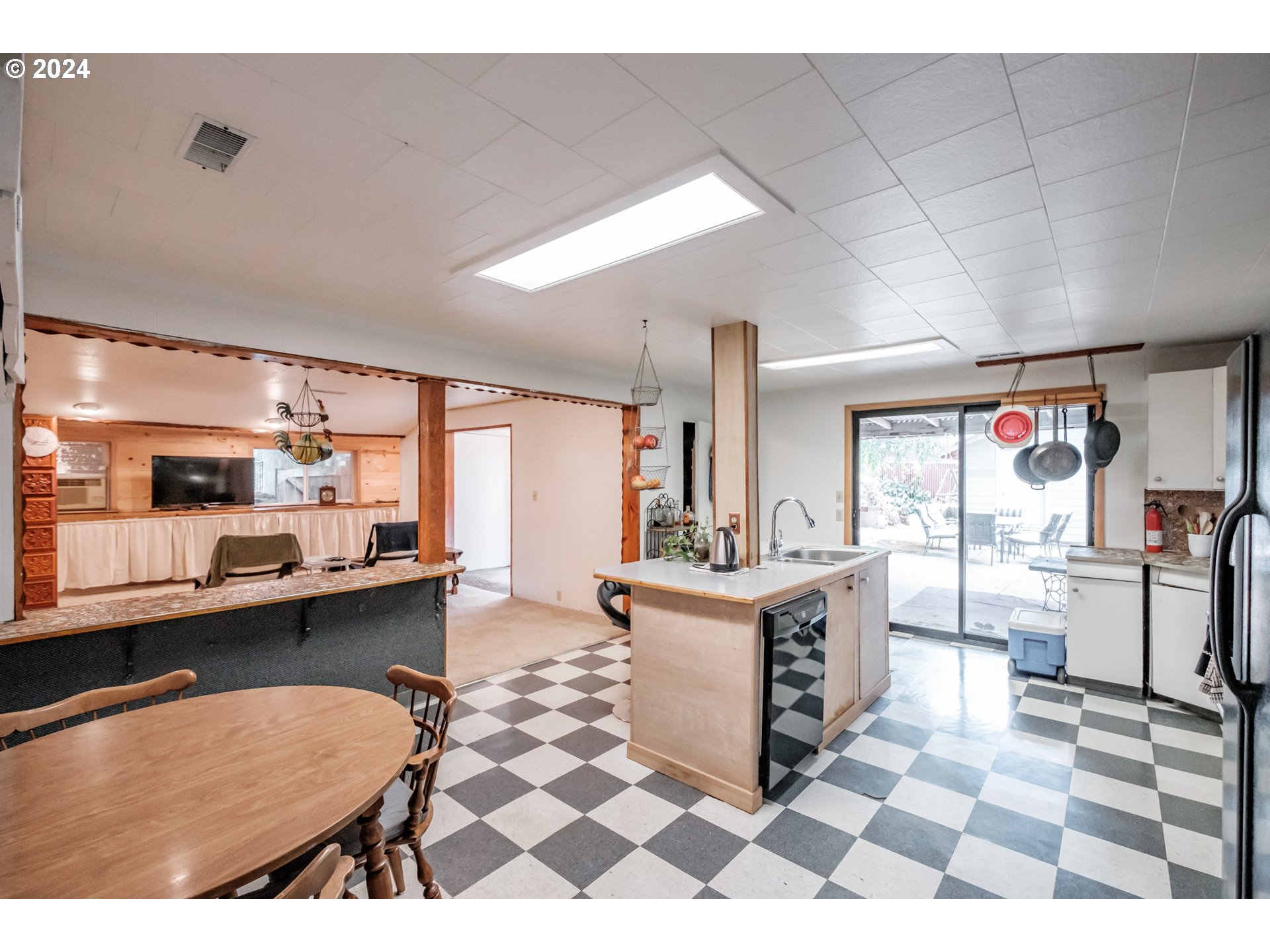 Portland, Oregon 97236, United States, 3 Bedrooms Bedrooms, ,2 BathroomsBathrooms,Residential,Active,52002