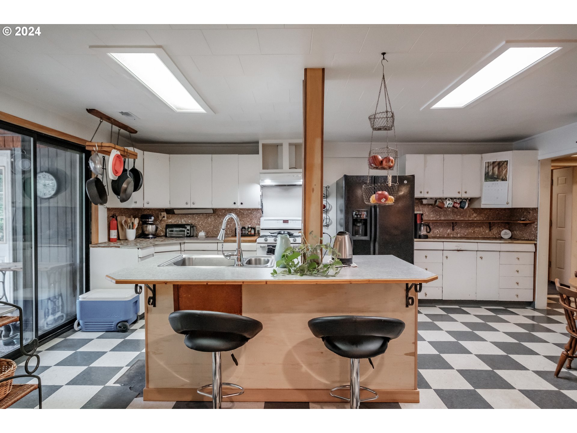 Portland, Oregon 97236, United States, 3 Bedrooms Bedrooms, ,2 BathroomsBathrooms,Residential,Active,52002