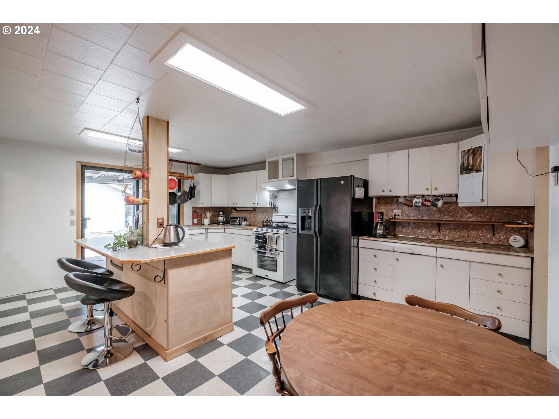 Portland, Oregon 97236, United States, 3 Bedrooms Bedrooms, ,2 BathroomsBathrooms,Residential,Active,52002