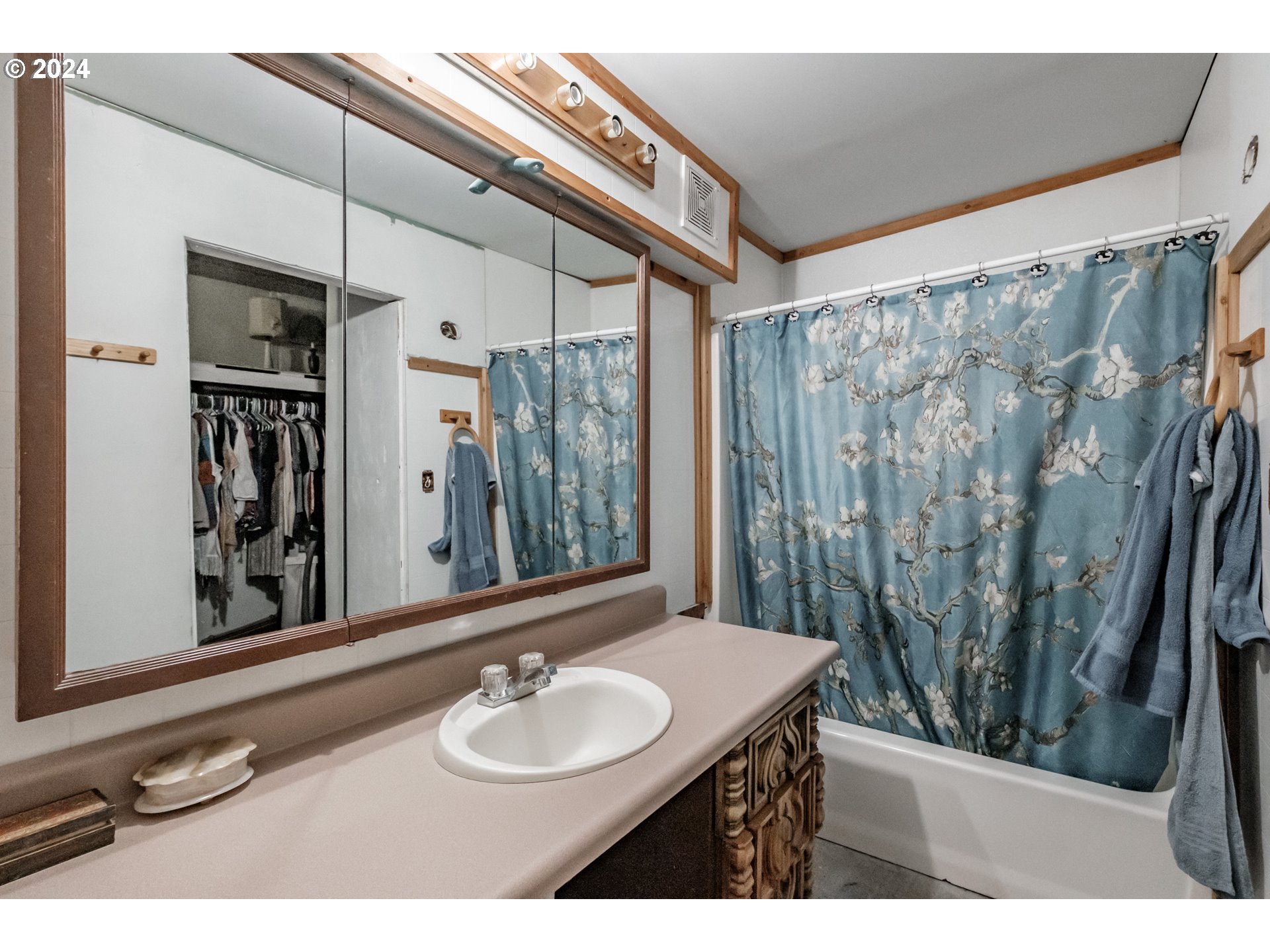 Portland, Oregon 97236, United States, 3 Bedrooms Bedrooms, ,2 BathroomsBathrooms,Residential,Active,52002