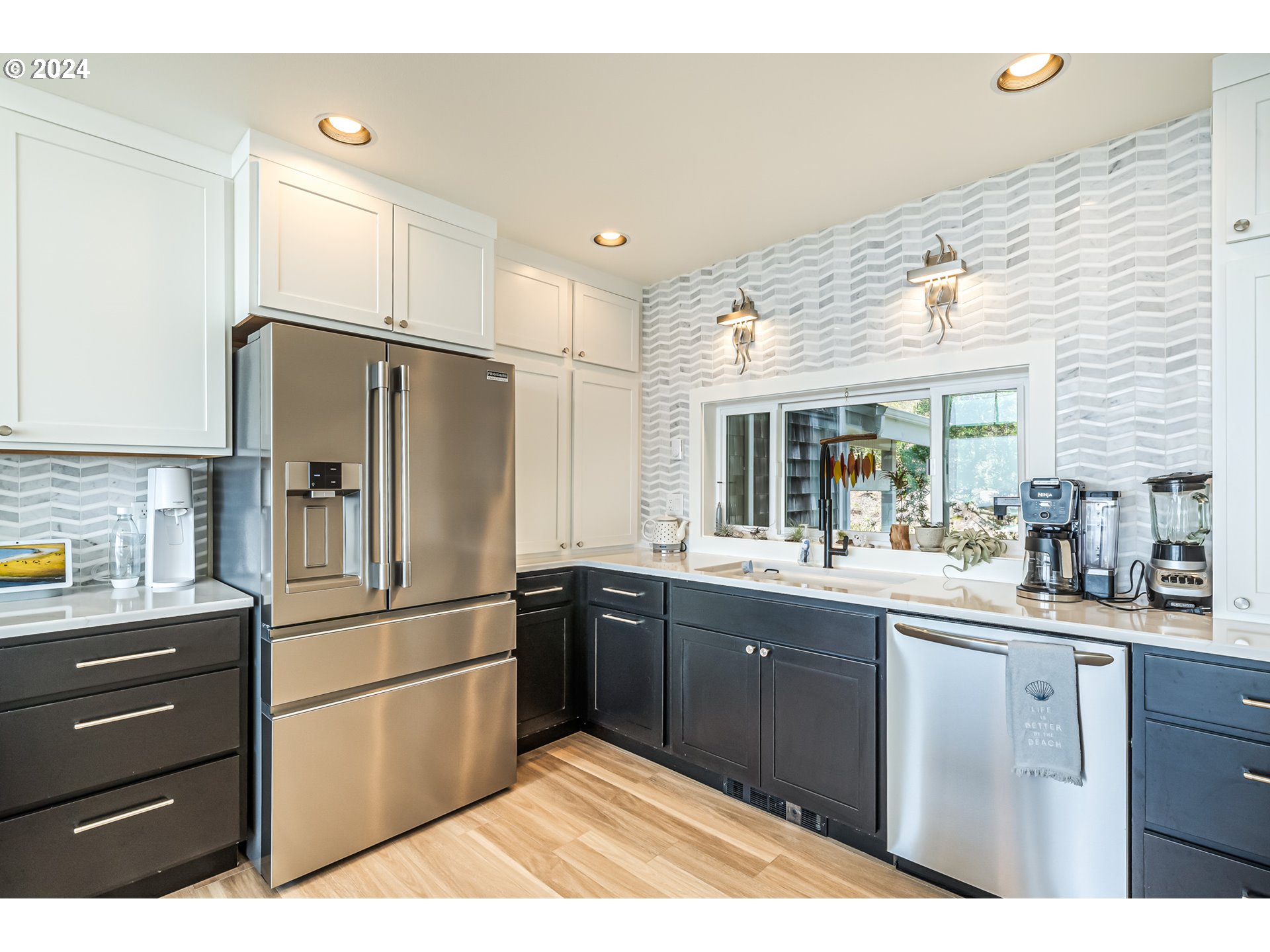 Oceanside, Oregon 97134, United States, 3 Bedrooms Bedrooms, ,3 BathroomsBathrooms,Residential,Active,48763