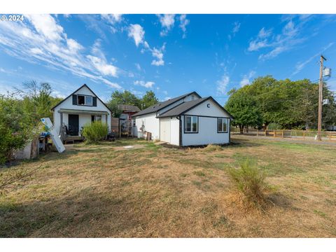 A home in Sutherlin