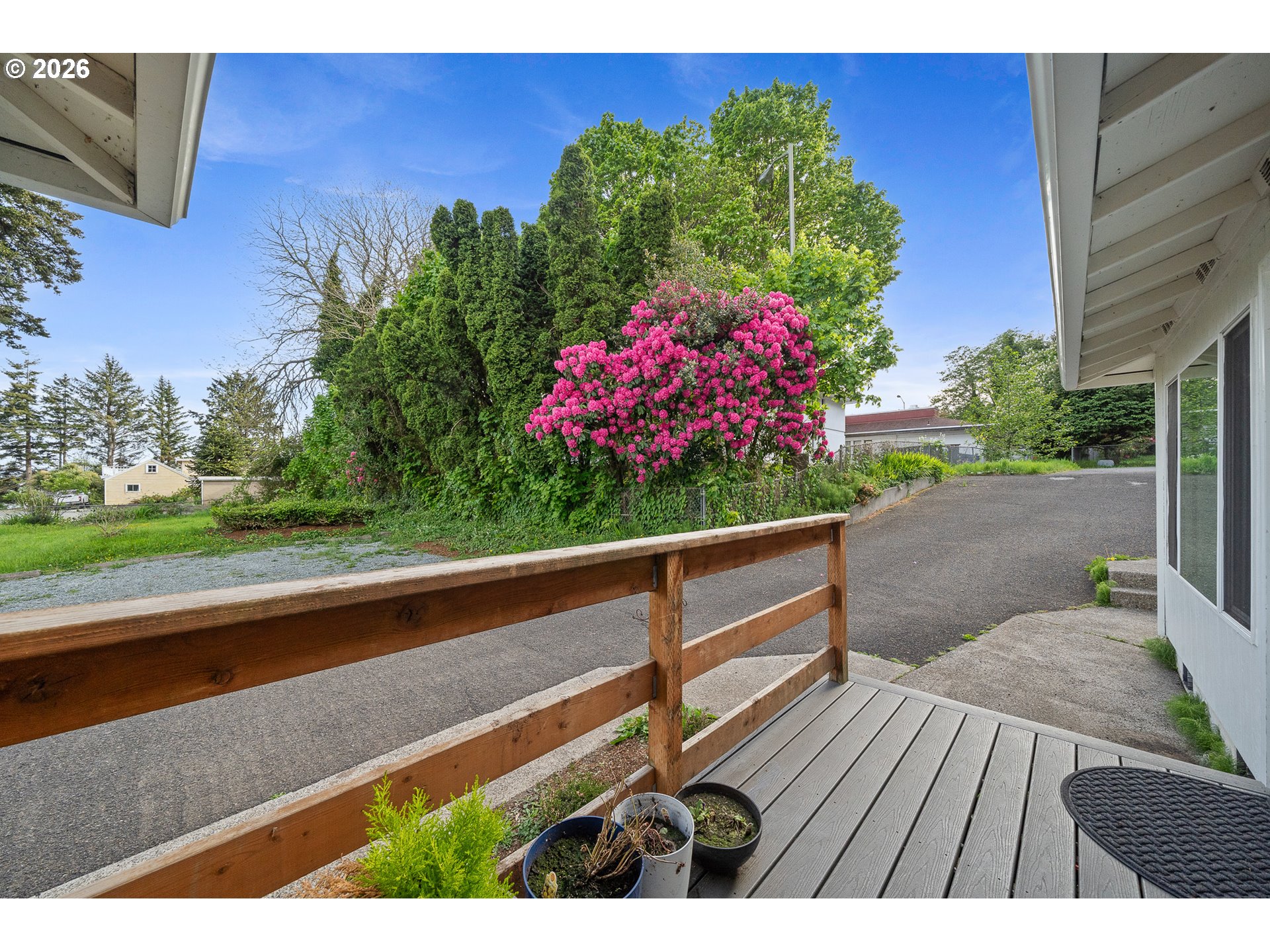 1109 ACACIA AVE