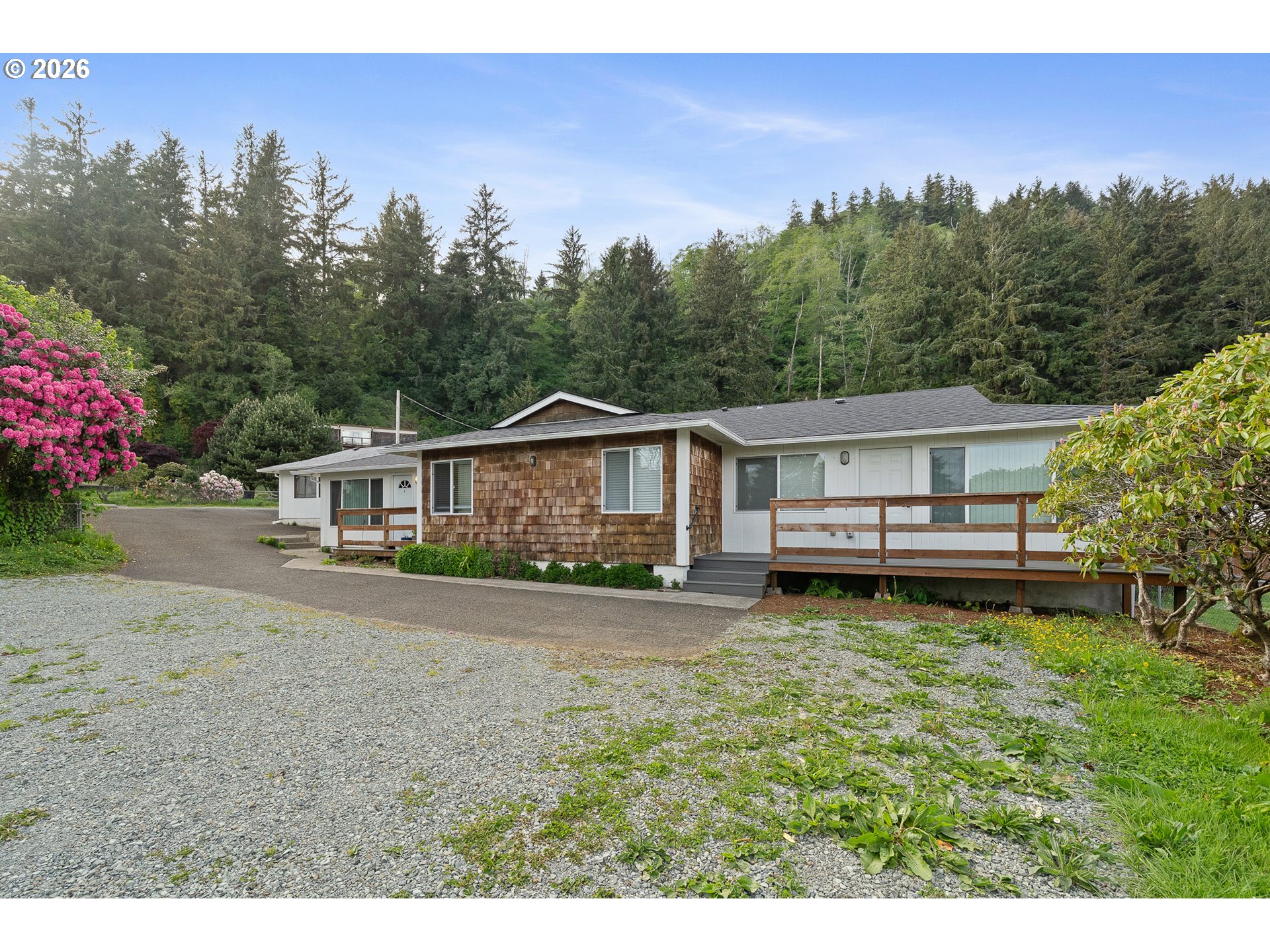 1109 ACACIA AVE