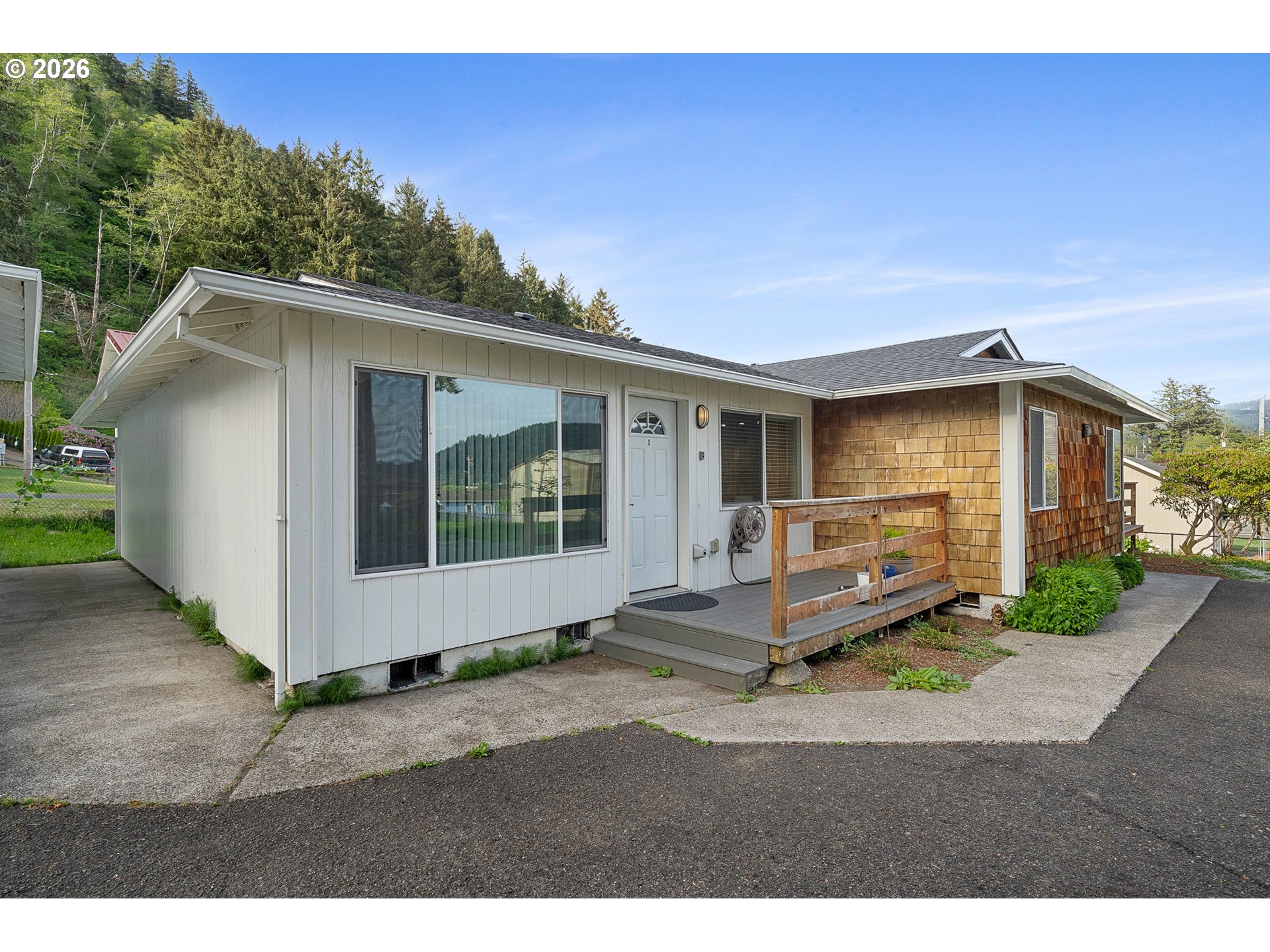 1109 ACACIA AVE