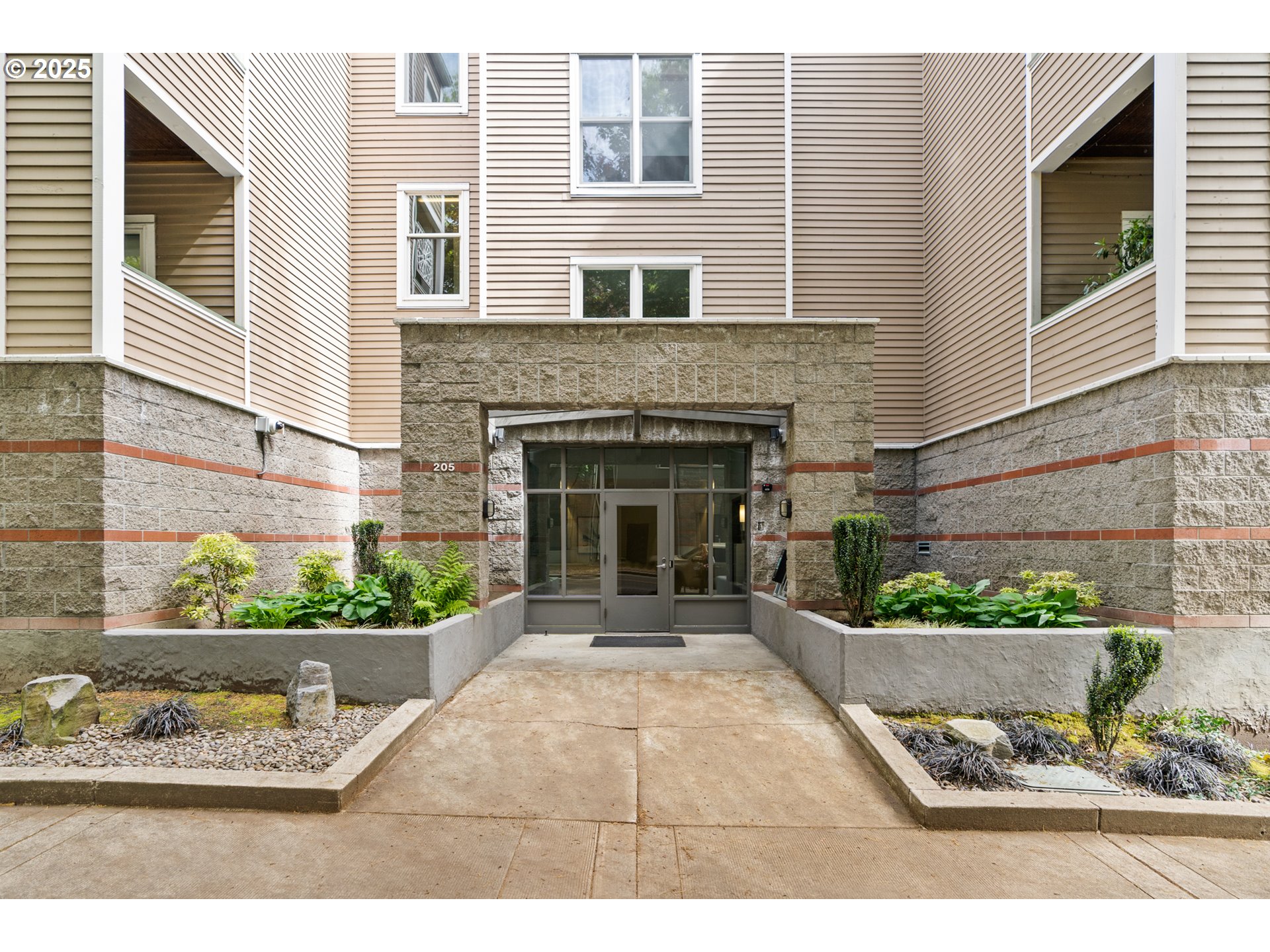 205 S MONTGOMERY ST B204