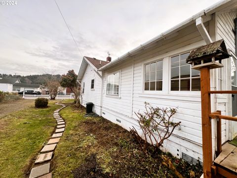 A home in Reedsport