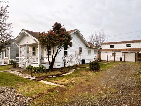 A home in Reedsport