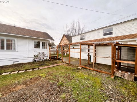 A home in Reedsport