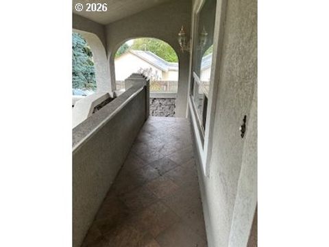 9251 NE Schuyler St, Portland, OR 97220 - #: 683234144