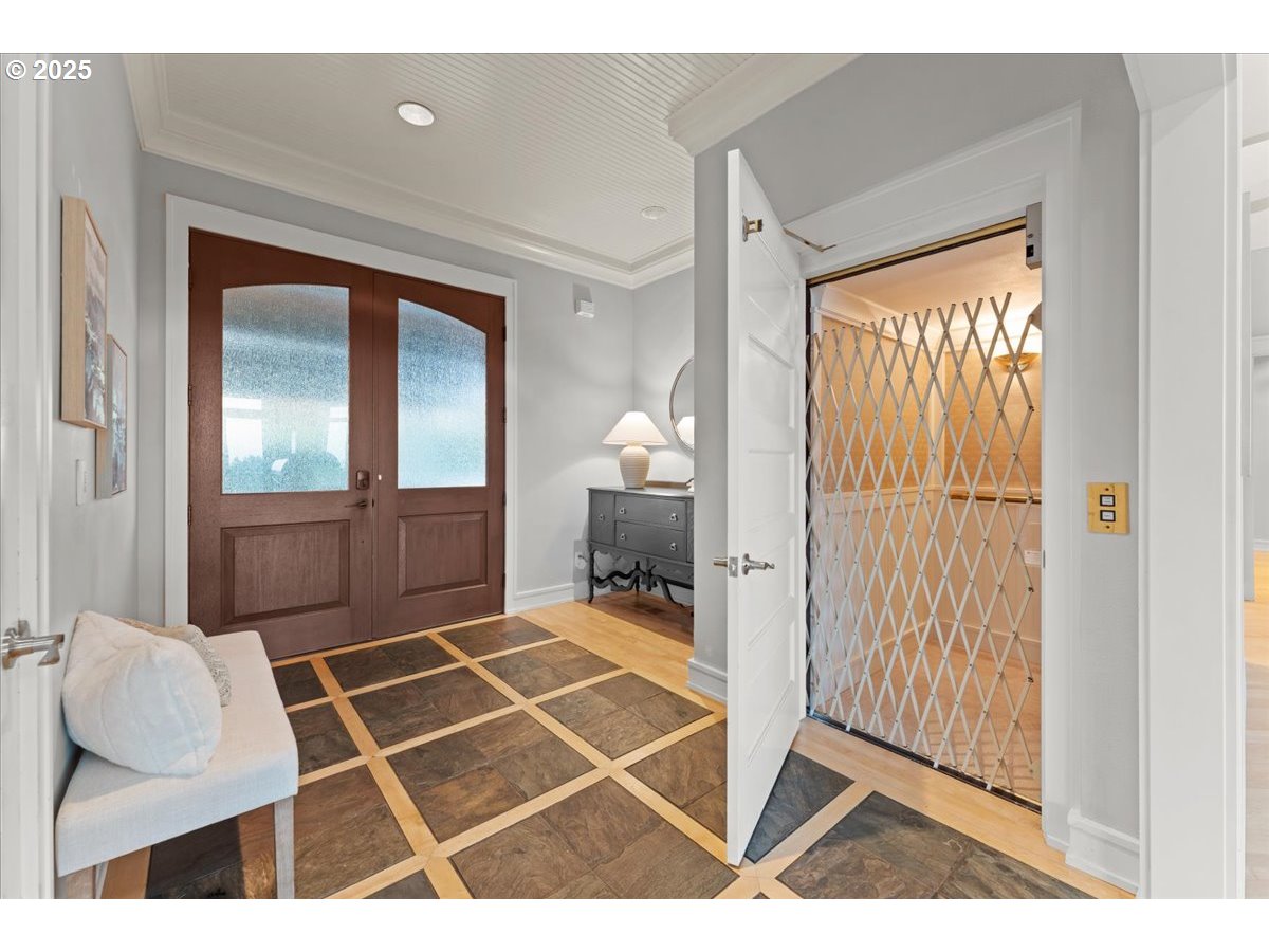 3252 S MOUNT KUEBLER DR