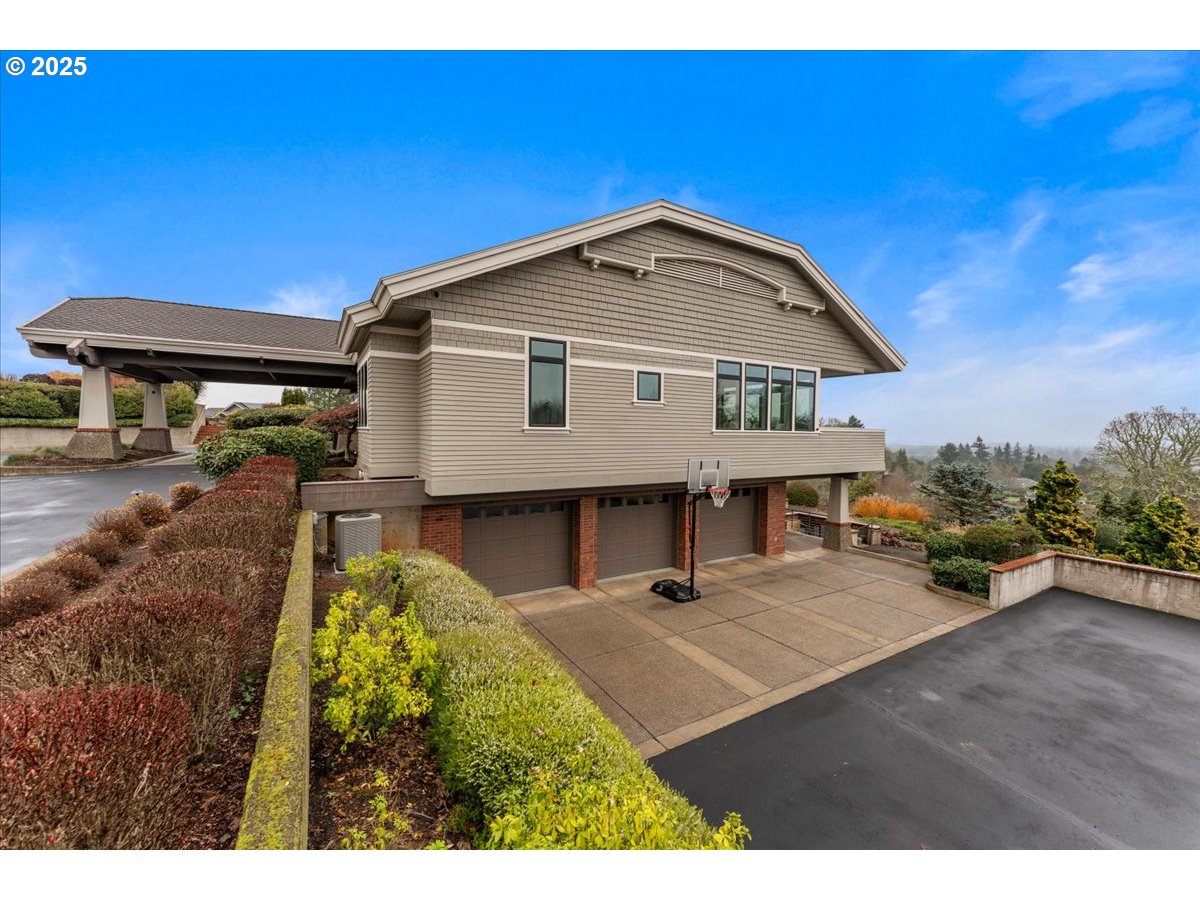 3252 S MOUNT KUEBLER DR