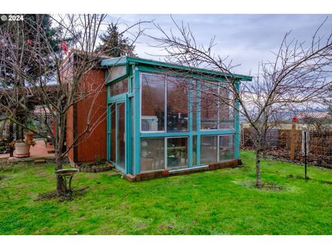 A home in Roseburg