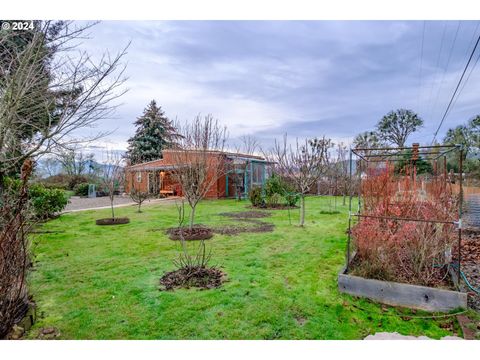 A home in Roseburg