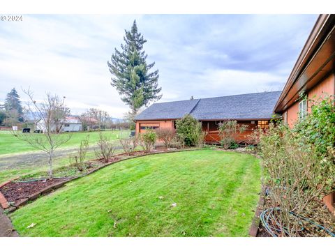 A home in Roseburg