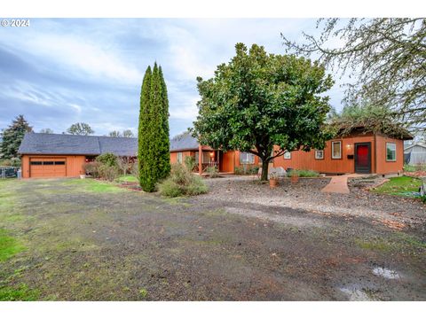 A home in Roseburg