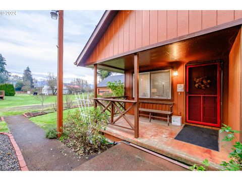 A home in Roseburg