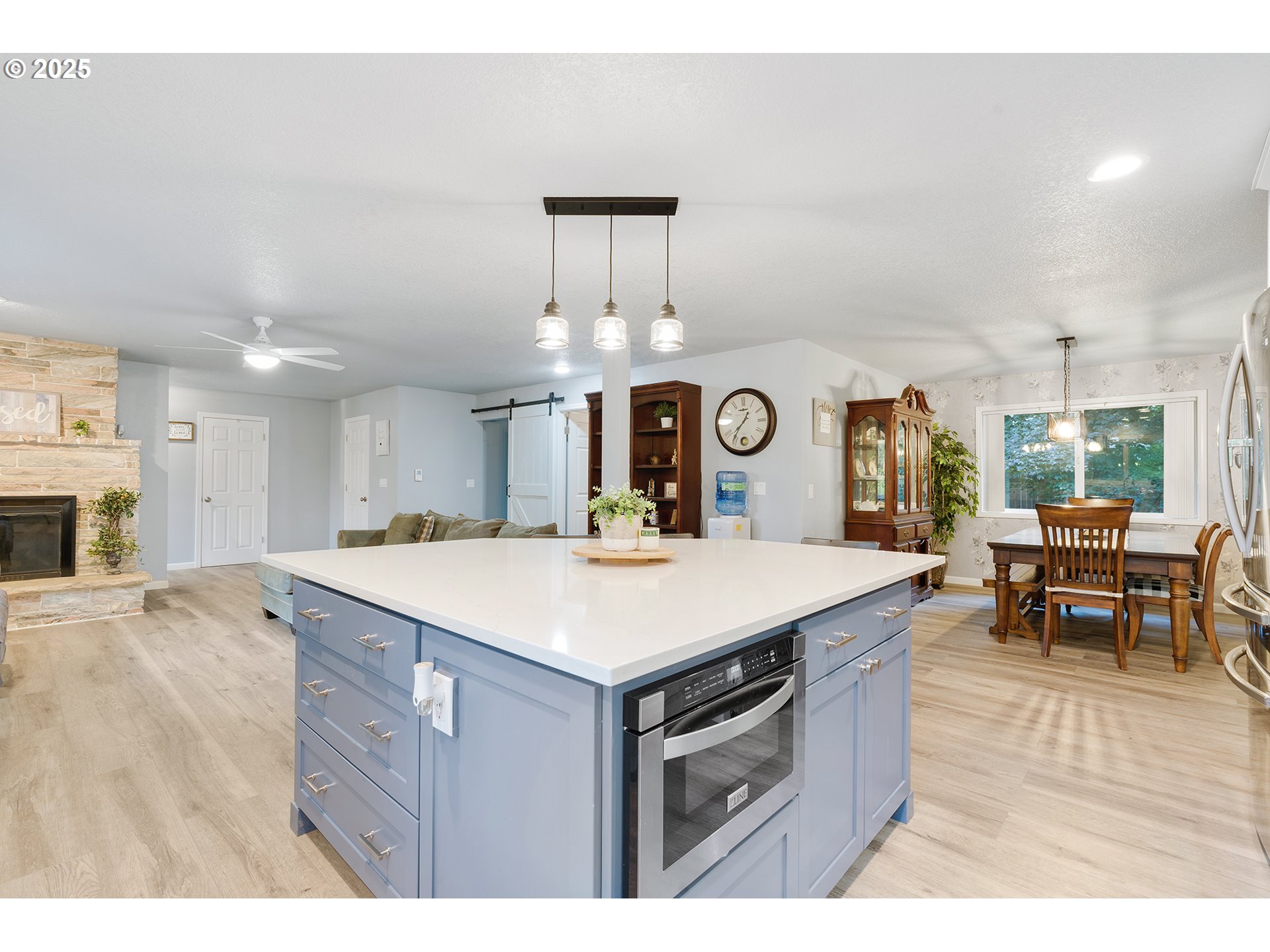 Hillsboro, Oregon 97124, United States, 4 Bedrooms Bedrooms, ,3 BathroomsBathrooms,Residential,Active,99554