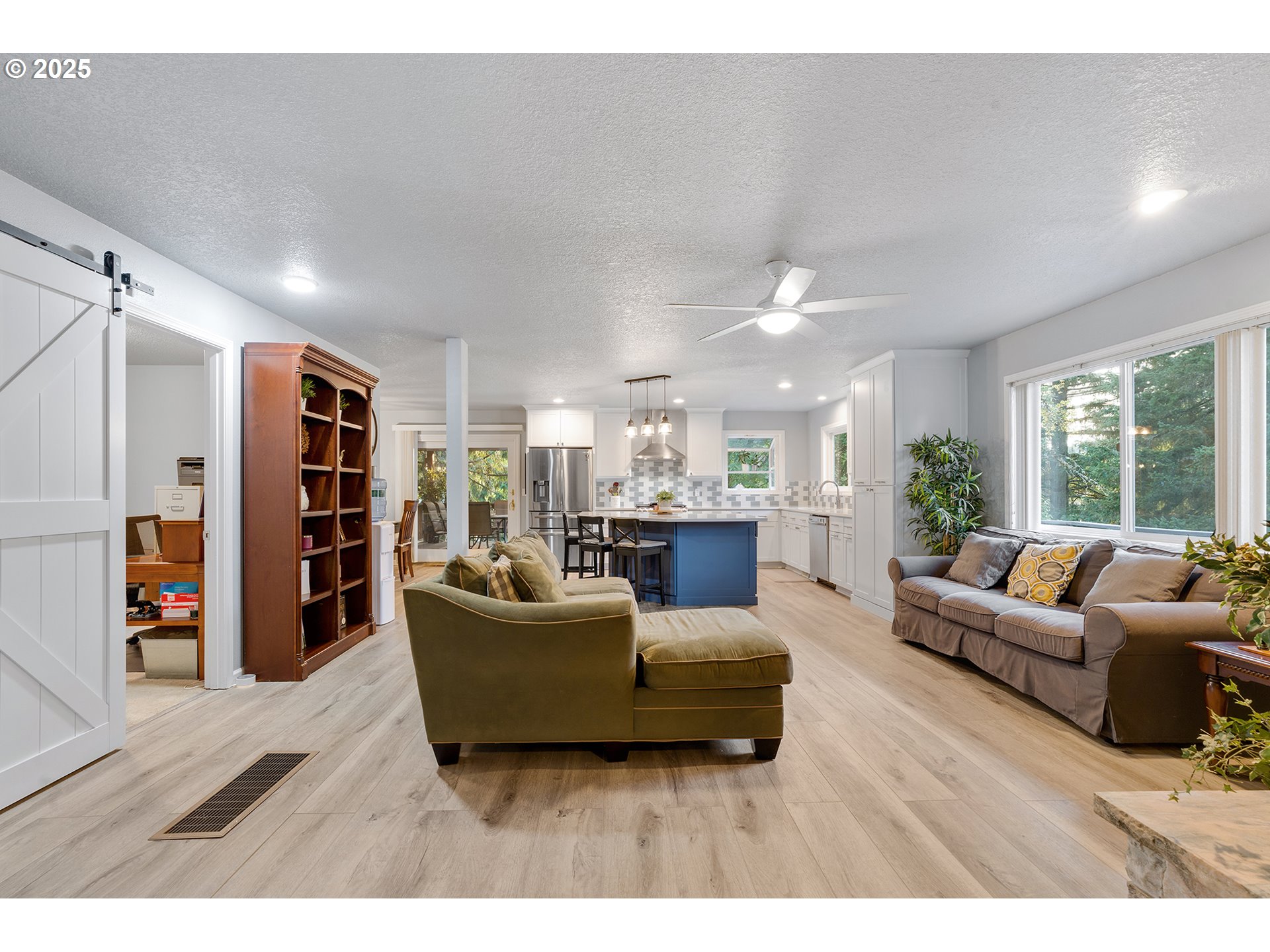 Hillsboro, Oregon 97124, United States, 4 Bedrooms Bedrooms, ,3 BathroomsBathrooms,Residential,Active,99554