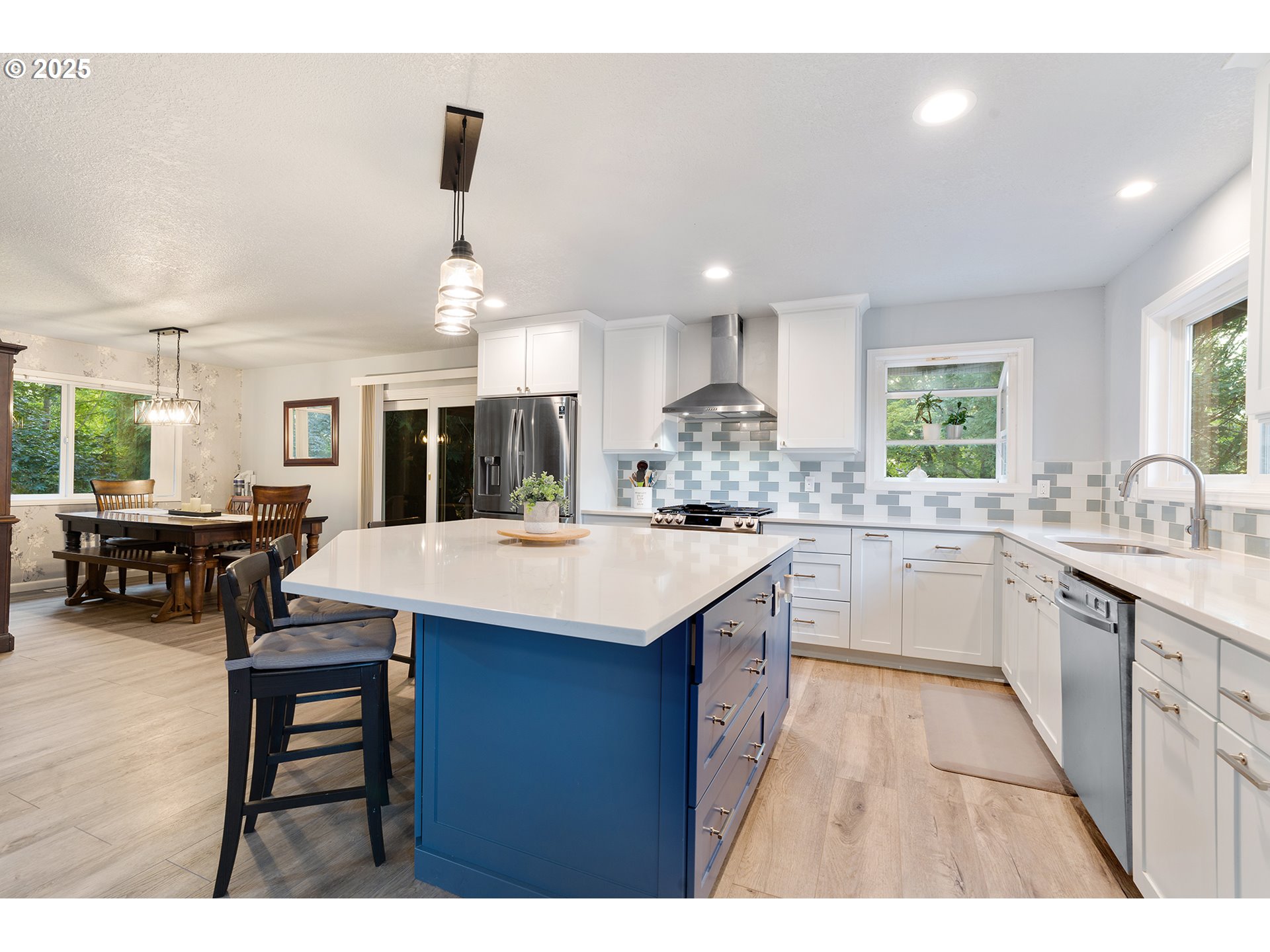 Hillsboro, Oregon 97124, United States, 4 Bedrooms Bedrooms, ,3 BathroomsBathrooms,Residential,Active,99554