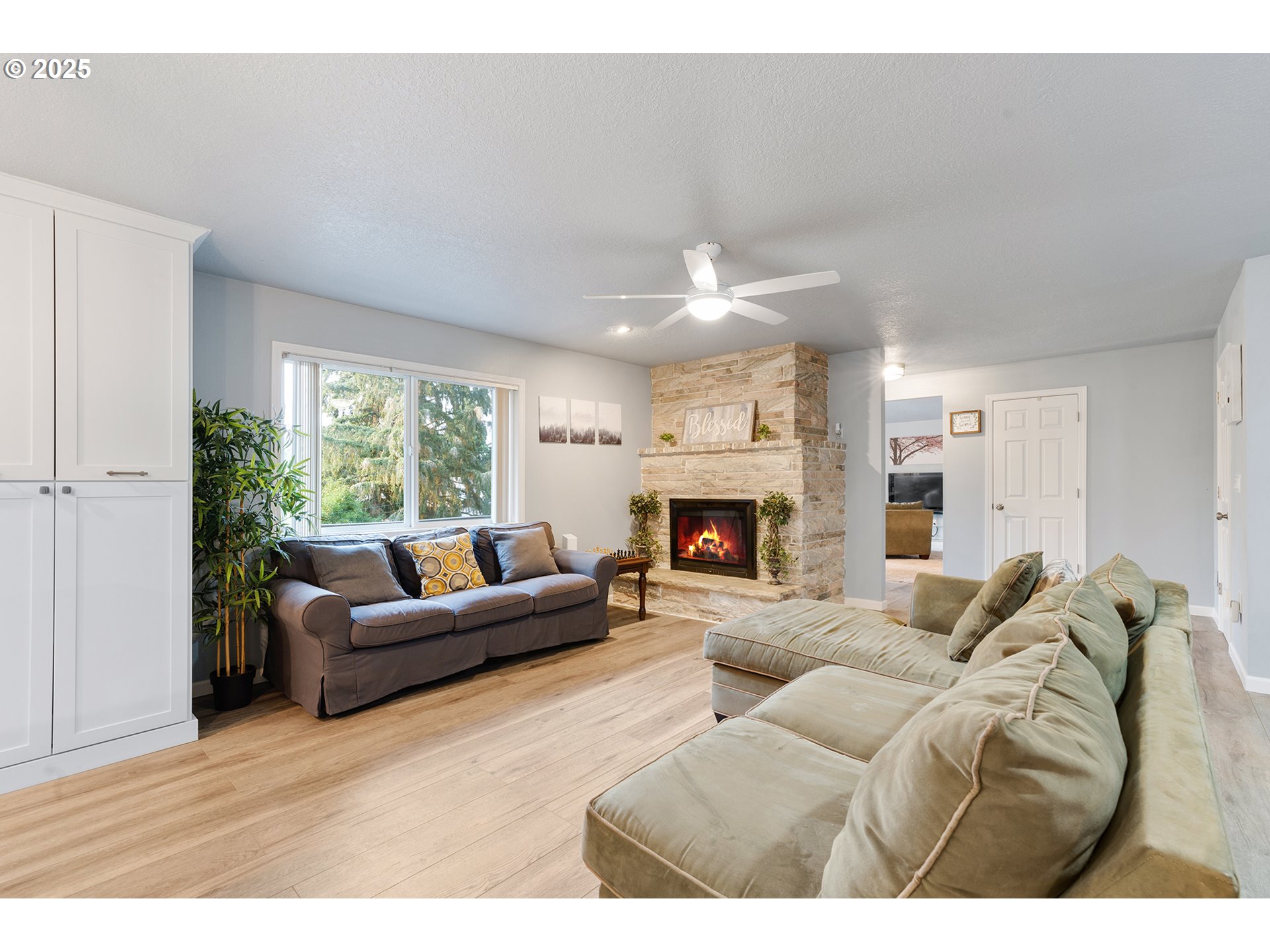 Hillsboro, Oregon 97124, United States, 4 Bedrooms Bedrooms, ,3 BathroomsBathrooms,Residential,Active,99554