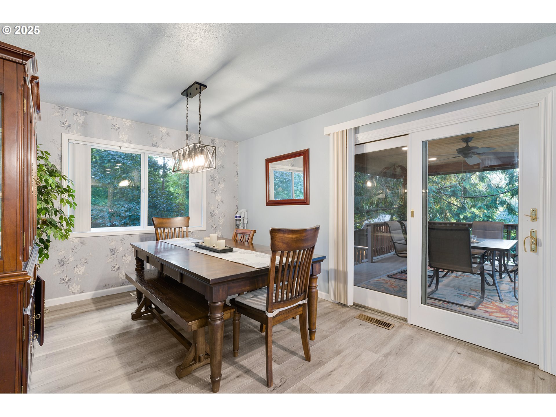 Hillsboro, Oregon 97124, United States, 4 Bedrooms Bedrooms, ,3 BathroomsBathrooms,Residential,Active,99554