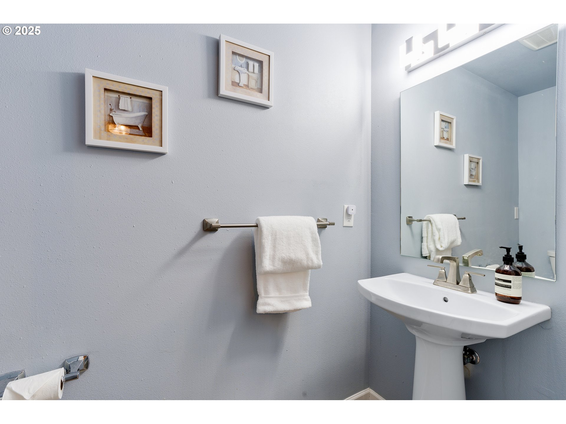 Hillsboro, Oregon 97124, United States, 4 Bedrooms Bedrooms, ,3 BathroomsBathrooms,Residential,Active,99554