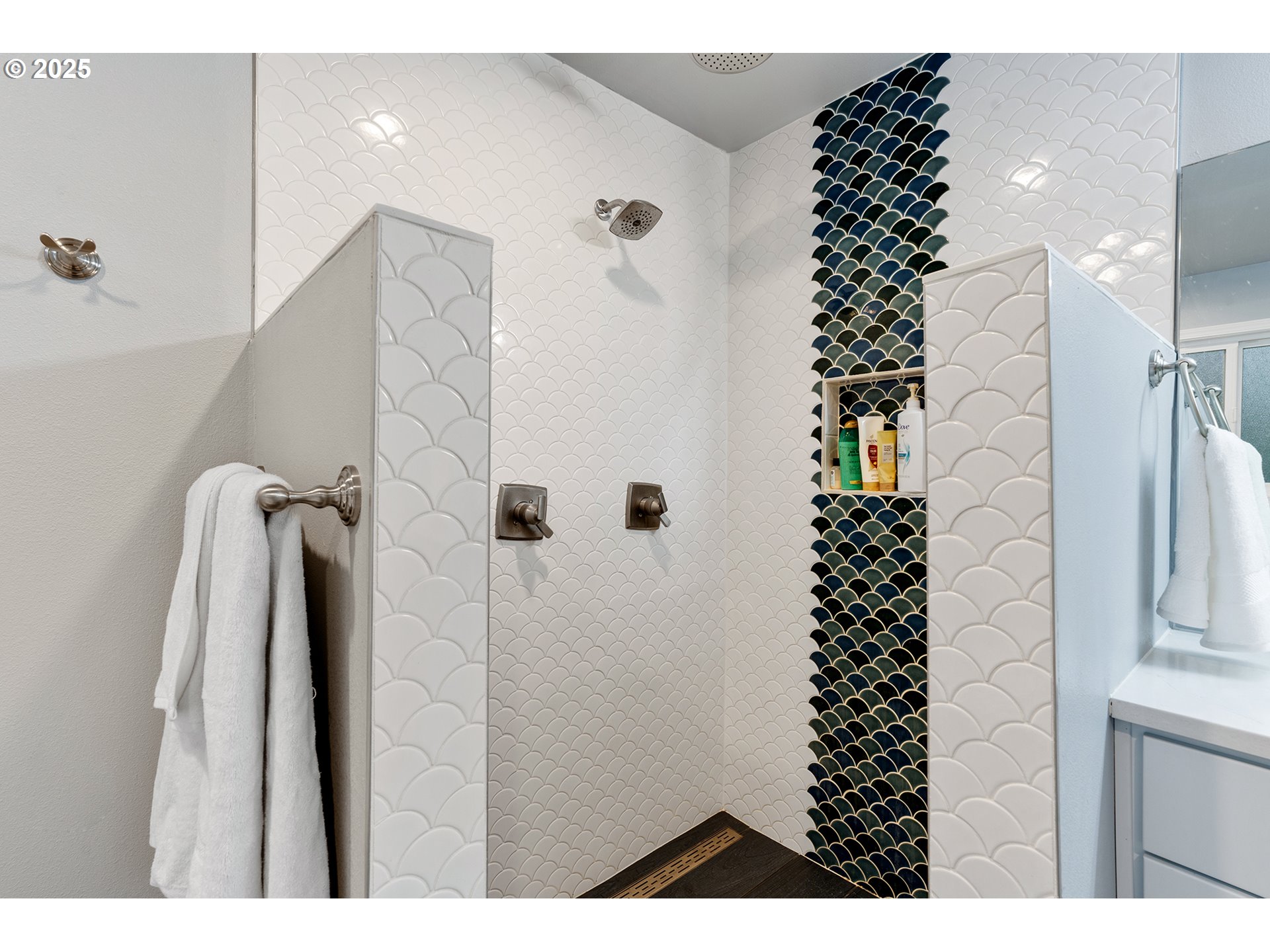 Hillsboro, Oregon 97124, United States, 4 Bedrooms Bedrooms, ,3 BathroomsBathrooms,Residential,Active,99554