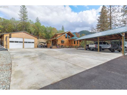 A home in Canyonville