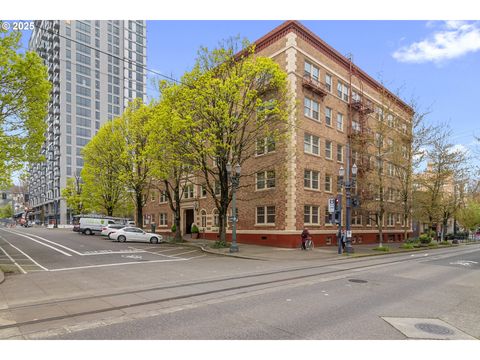 709 SW 16TH AVE Portland OR 97205