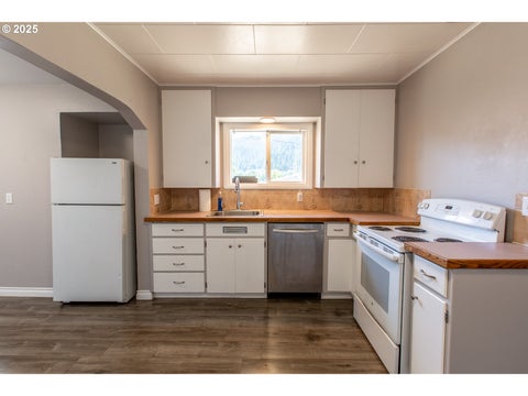 Tiny photo for 47597 Highway 58, Oakridge, OR 97463 (MLS # 513488328)