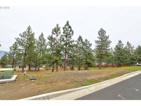 2425 W 15th ST 34 The Dalles OR 97058