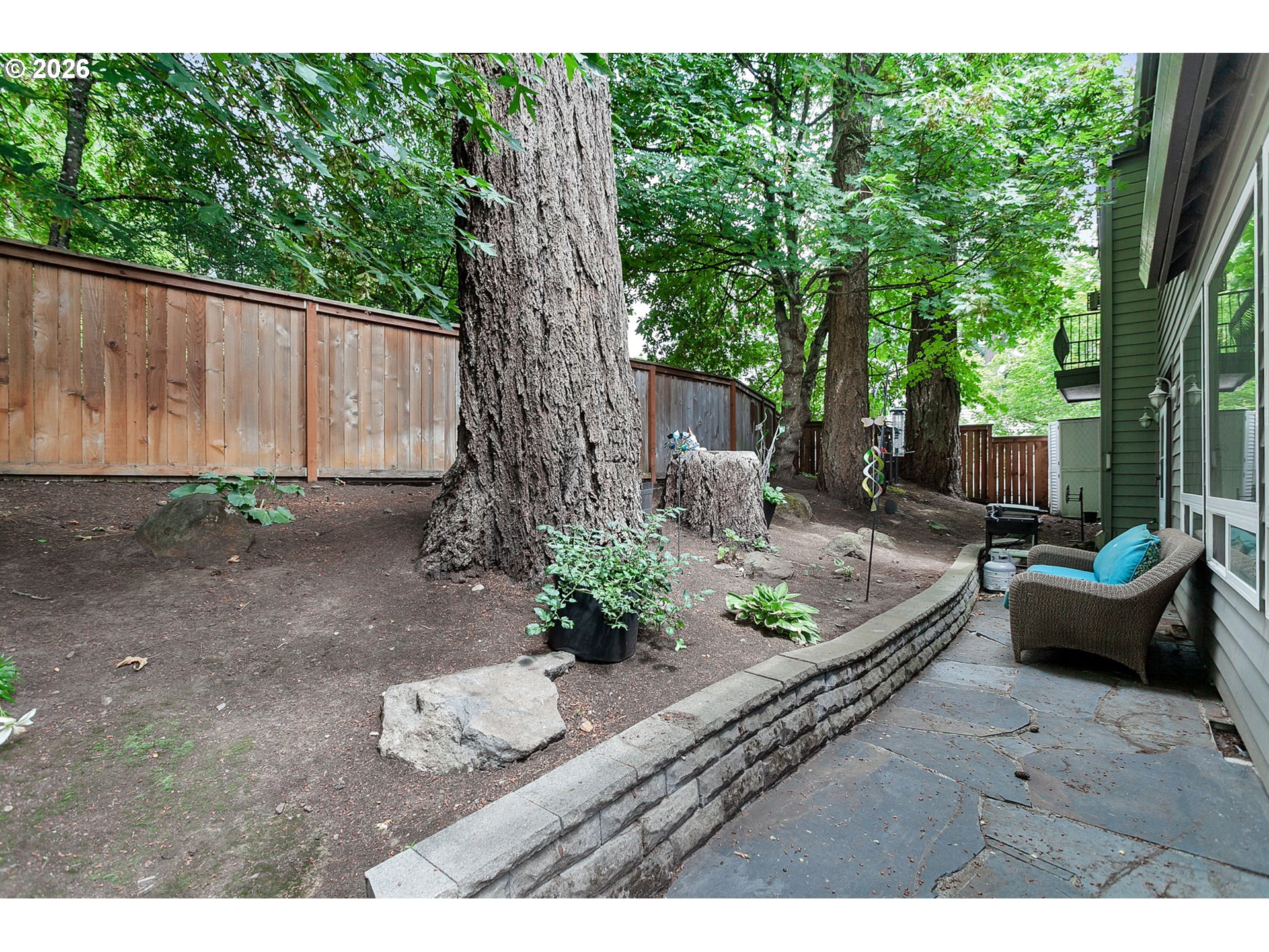 2613 BEACON HILL DR