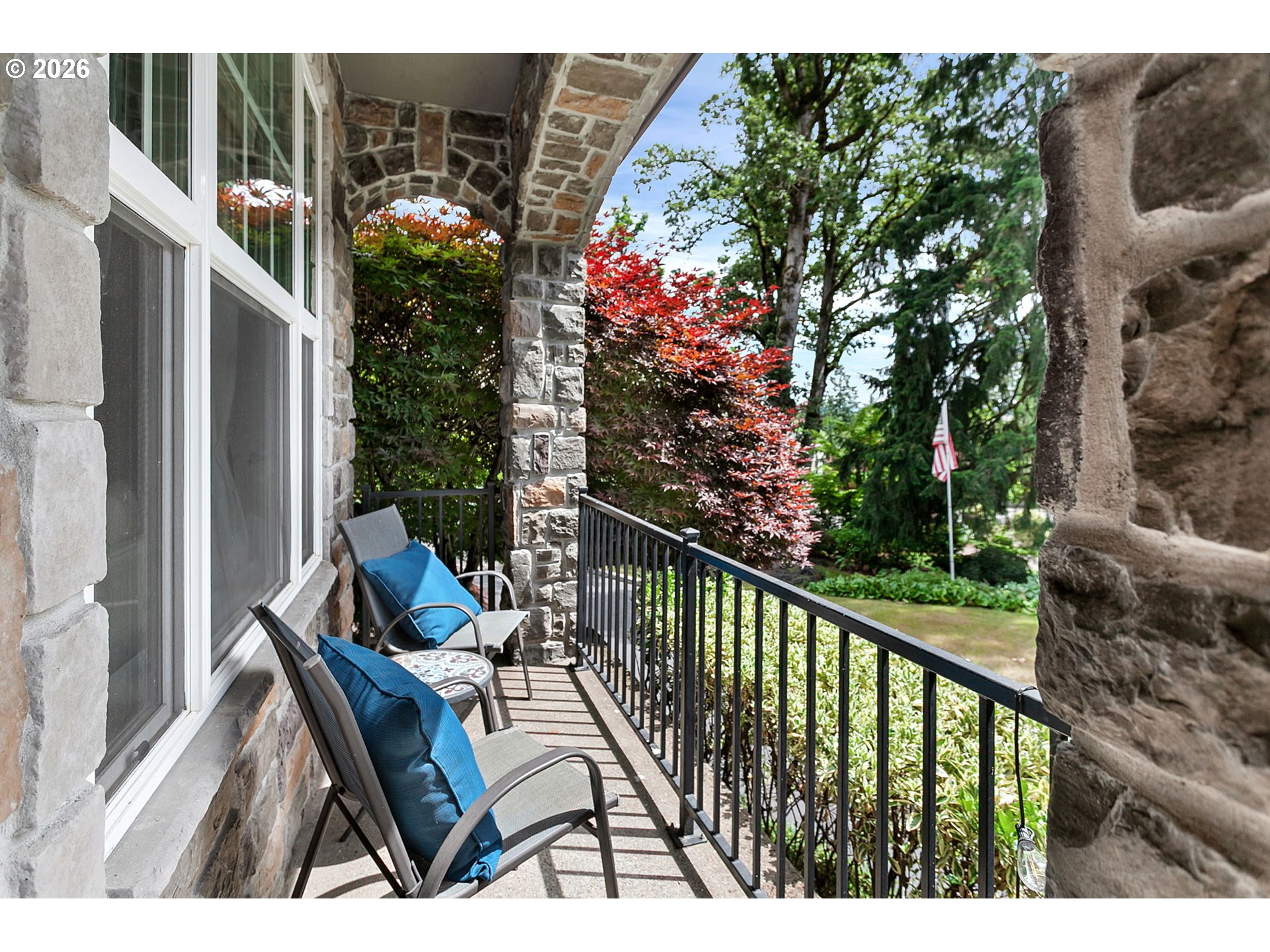 2613 BEACON HILL DR
