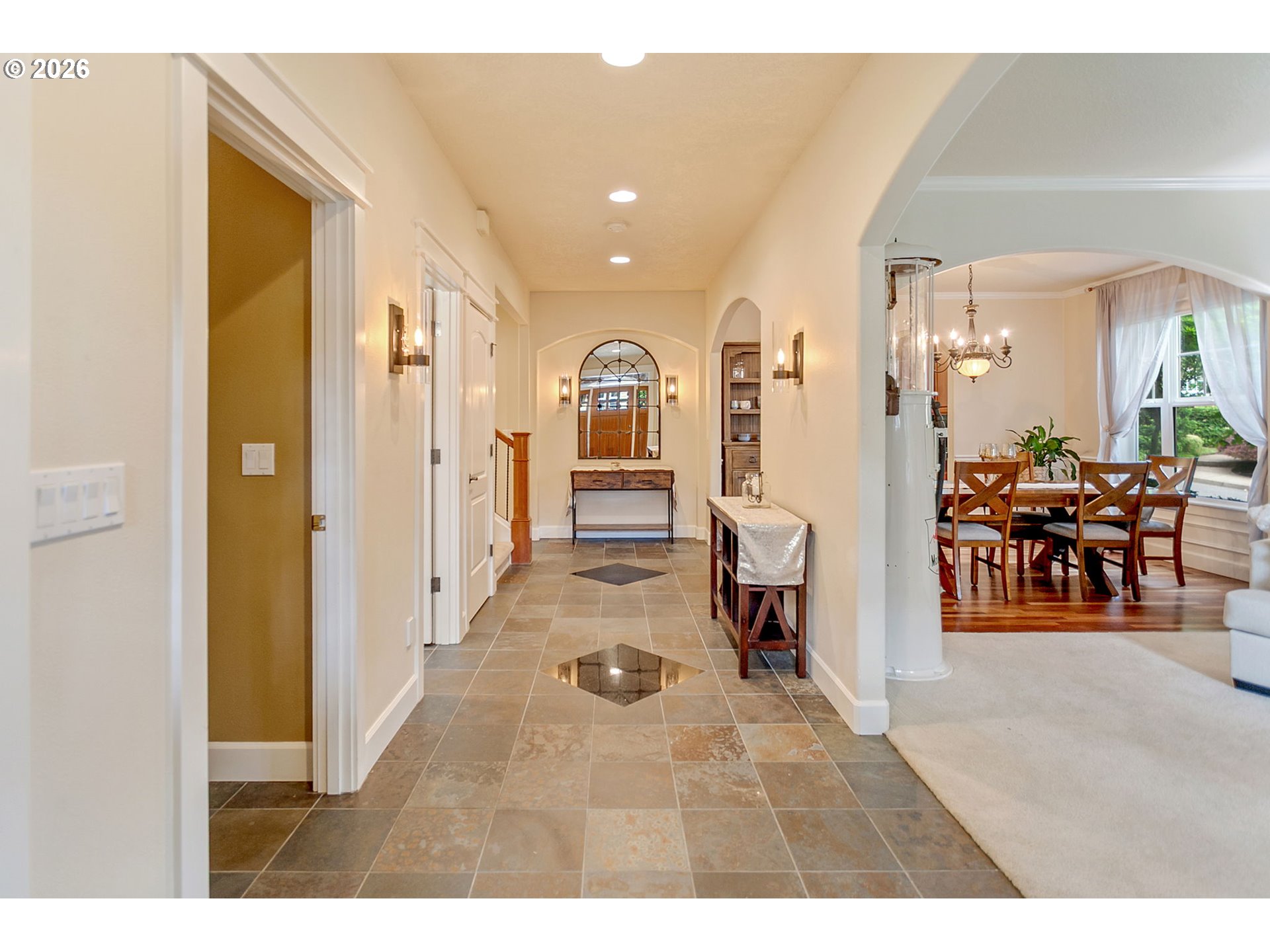2613 BEACON HILL DR