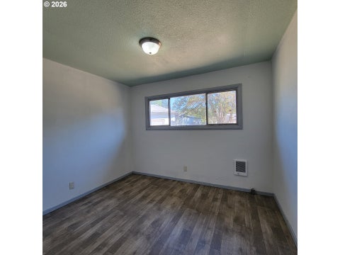 Tiny photo for 47533 Perkins St, Oakridge, OR 97463 (MLS # 100547284)