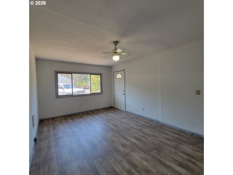 Tiny photo for 47533 Perkins St, Oakridge, OR 97463 (MLS # 100547284)