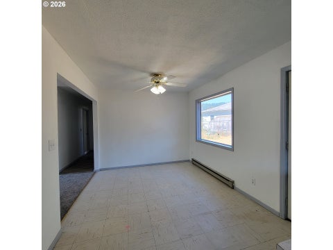 Tiny photo for 47533 Perkins St, Oakridge, OR 97463 (MLS # 100547284)