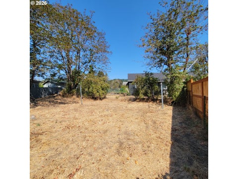 Tiny photo for 47533 Perkins St, Oakridge, OR 97463 (MLS # 100547284)