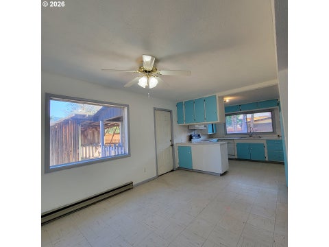 Tiny photo for 47533 Perkins St, Oakridge, OR 97463 (MLS # 100547284)