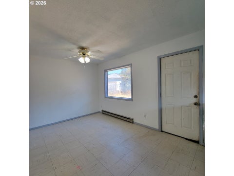 Tiny photo for 47533 Perkins St, Oakridge, OR 97463 (MLS # 100547284)