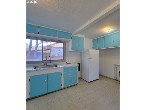 Tiny photo for 47533 Perkins St, Oakridge, OR 97463 (MLS # 100547284)