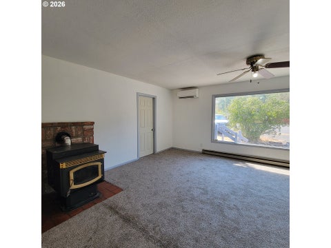 Tiny photo for 47533 Perkins St, Oakridge, OR 97463 (MLS # 100547284)