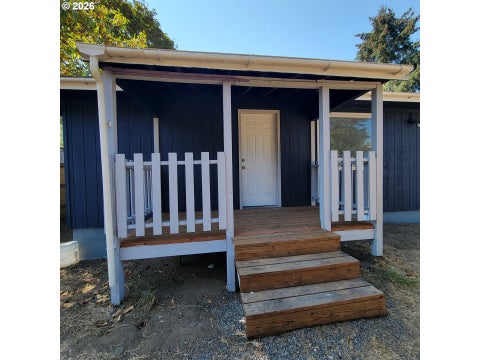Tiny photo for 47533 Perkins St, Oakridge, OR 97463 (MLS # 100547284)