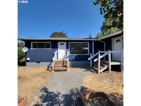 Tiny photo for 47533 Perkins St, Oakridge, OR 97463 (MLS # 100547284)