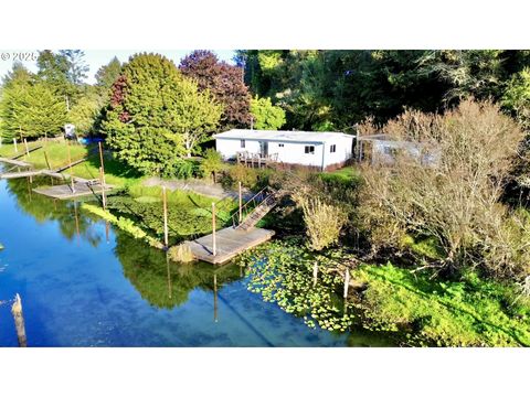 160 Hilltop DR Lakeside OR 97449