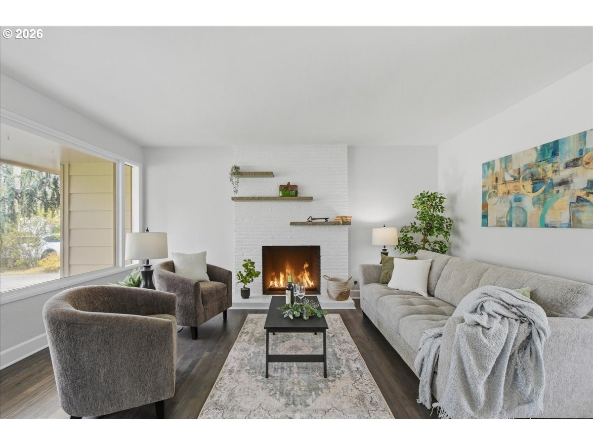 6901 NW CANYON CREST LOOP